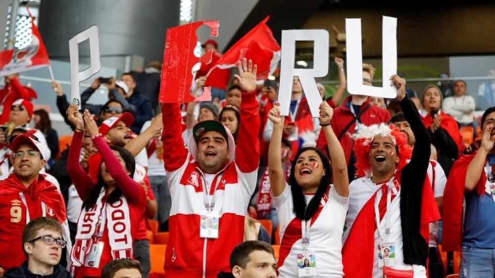 الجماهير تتسبب في تعليق دوري كرة القدم في بيرو بعد استئنافه