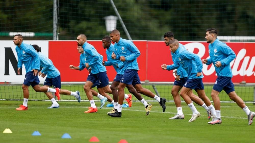 شالكه يعلن عن إلغاء مباراته الودية بعد اكتشاف إصابةٍ بكورونا في صفوفه