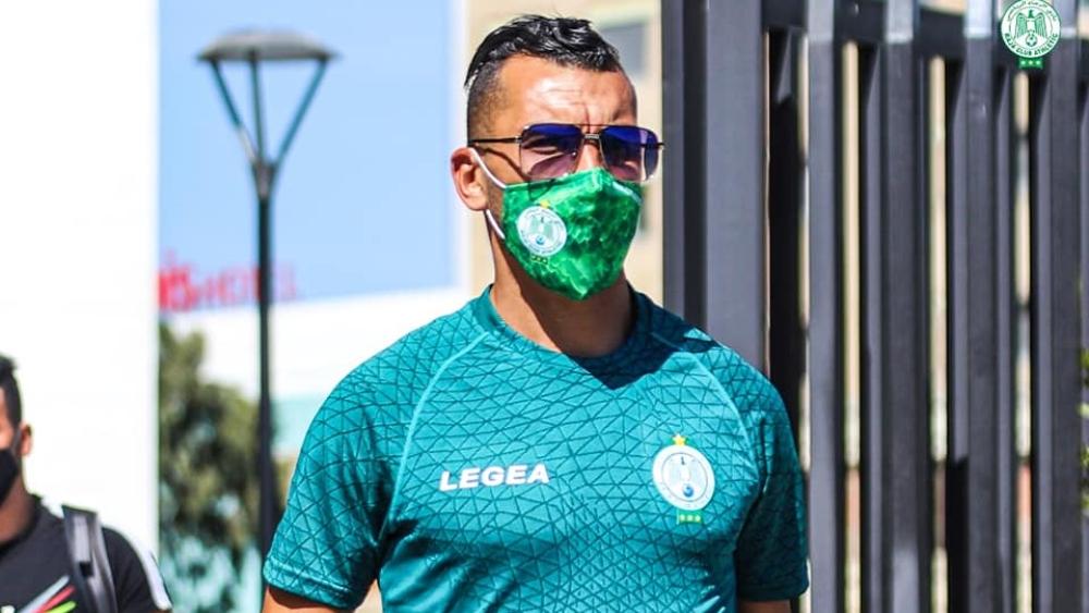 لاعبو الرجاء الرياضي يغادرون الفندق بعد توصلهم بخبر تأجيل مباراة "الديربي"