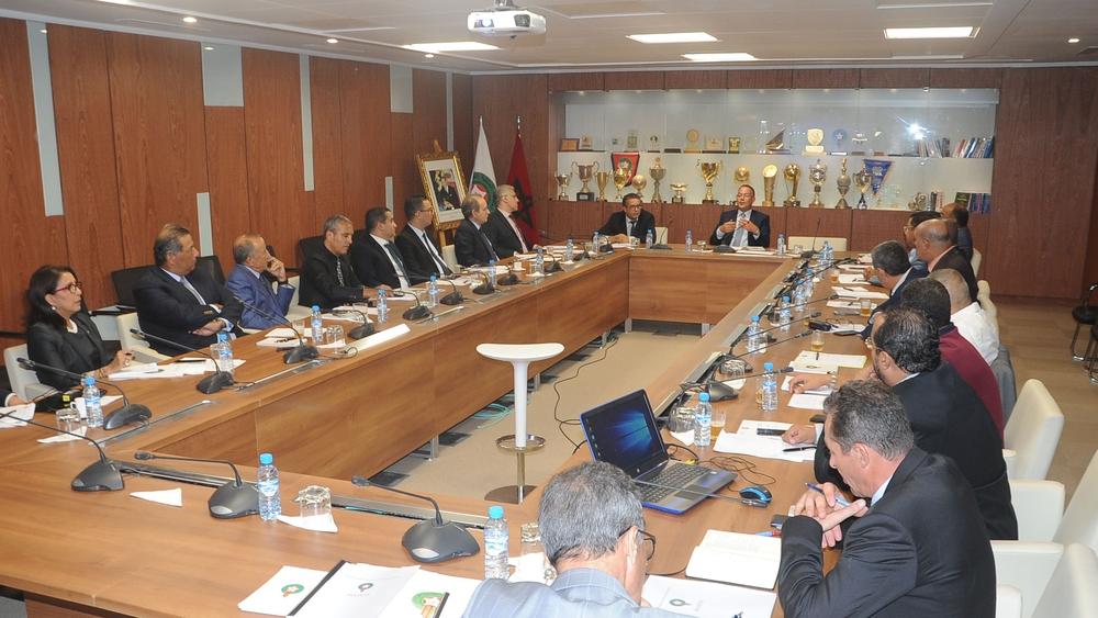 "كورونا" لن تؤجل مباريات "البطولة".. الجامعة تتجه لإلزام الأندية بخوض لقاءاتها حتى بلاعبي الأمل