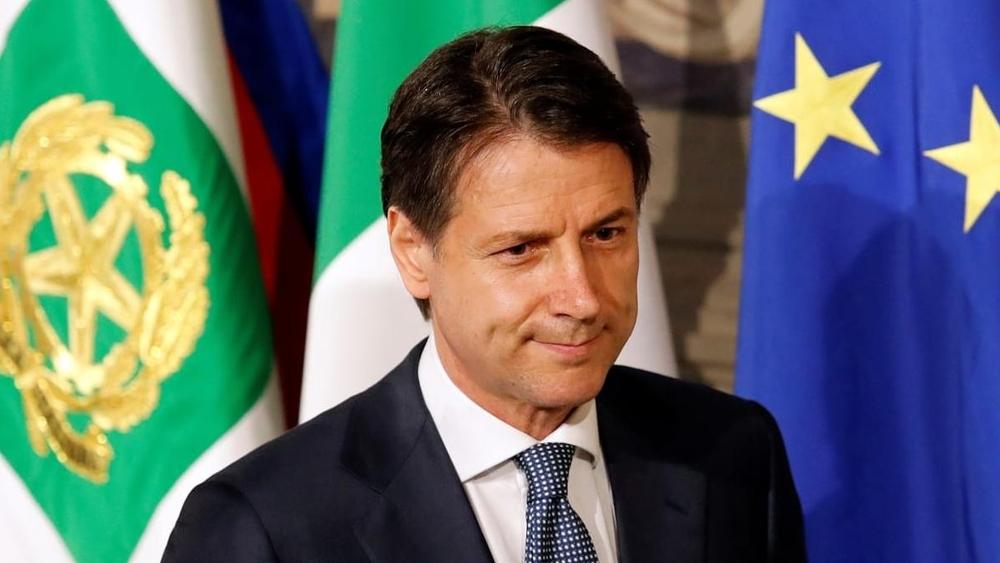 رئيس وزراء إيطاليا يصدم الجماهير الراغبة في العودة إلى المدرجات