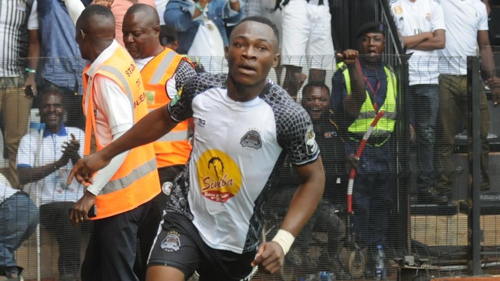 نجم مازيمبي بعد انتقاله إلى ستاندار لييج: "أريد التألق في أوروبا ولما لا أن أصبح أفضل من ماني وإيتو ودروغبا"