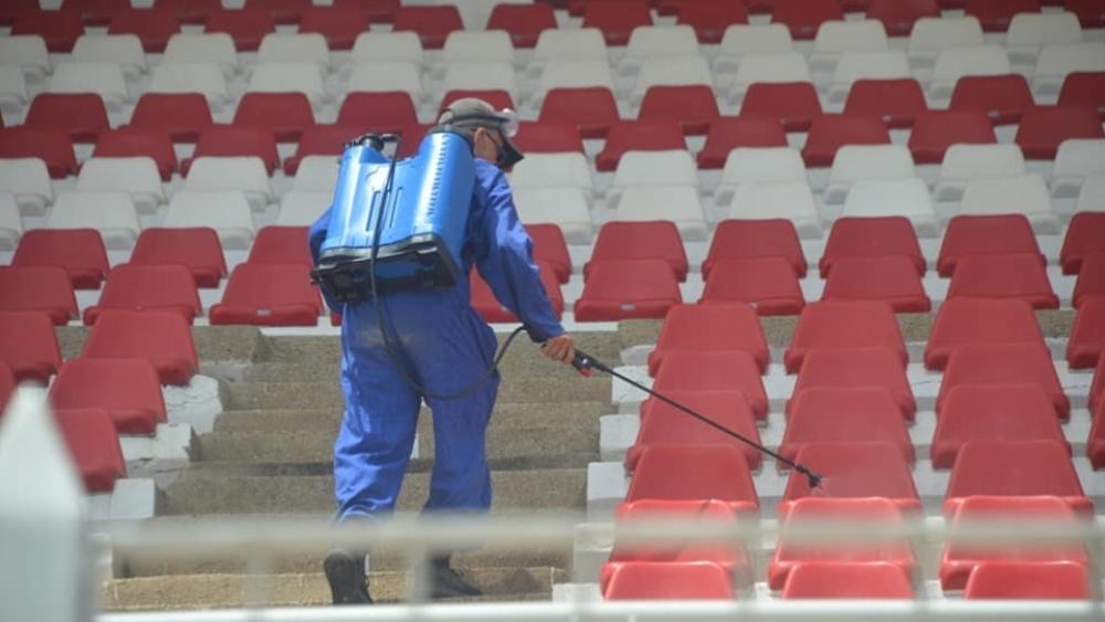 الفيروس يواصل التوغل بين الأندية الوطنية رغم قرار التجمعات الفندقية.. من يتحمل المسؤولية؟