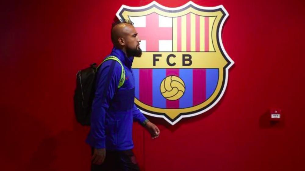 فيدال يستغني عن 6.5 مليون يورو للرحيل عن برشلونة