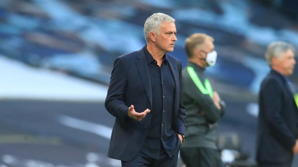 مورينيو ينتقد لاعبي توتنهام: "سعيد لأن الكاميرات لم تكن حاضرة في مستودع الملابس لتصوير ما دار بيننا"