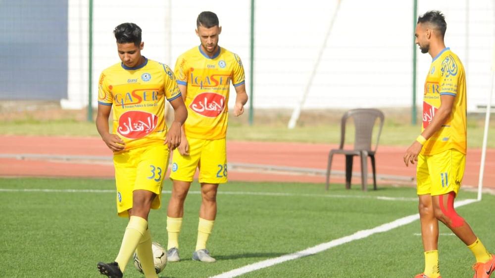 بعد غيابهم قبل يوميْن أمام الوداد بدعوى إصابتهم بـ"كورونا".. ثلاثي نهضة الزمامرة يُرافق فريقه إلى طنجة لمواجهة الـ"IRT"!