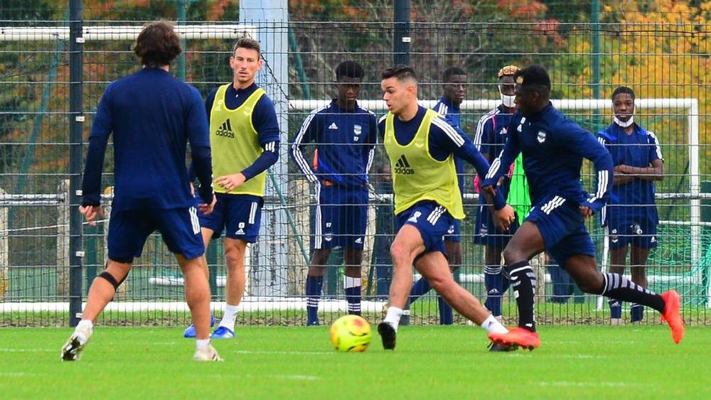 رغم إصابته بفيروس "كورونا" .. بن عرفة متواجد في المران الجماعي لبوردو