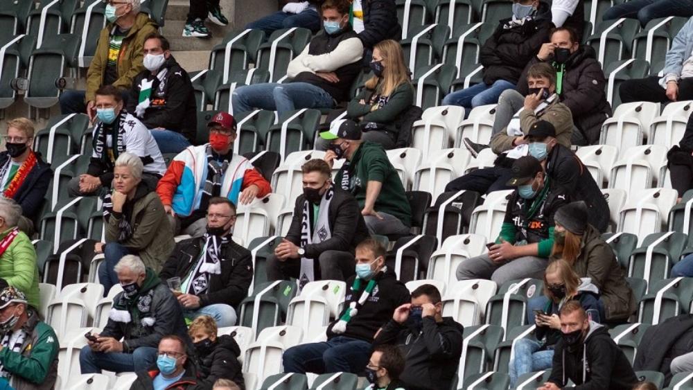 في ظل ارتفاع معدلات الإصابة بـ"كورونا".. مونشنجلادباخ يواجه فولفسبورج بحضور 300 مشجع فقط