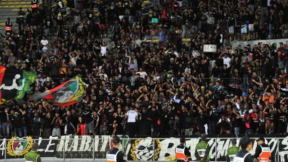 اهتمام الجيش الملكي بلاعبين من "القسم الثاني" يؤجِّج غضب جماهيره: "المنافسة على الألقاب بهذه الصفقات مستحيل.. ونسأل الإدارة الرحيل"