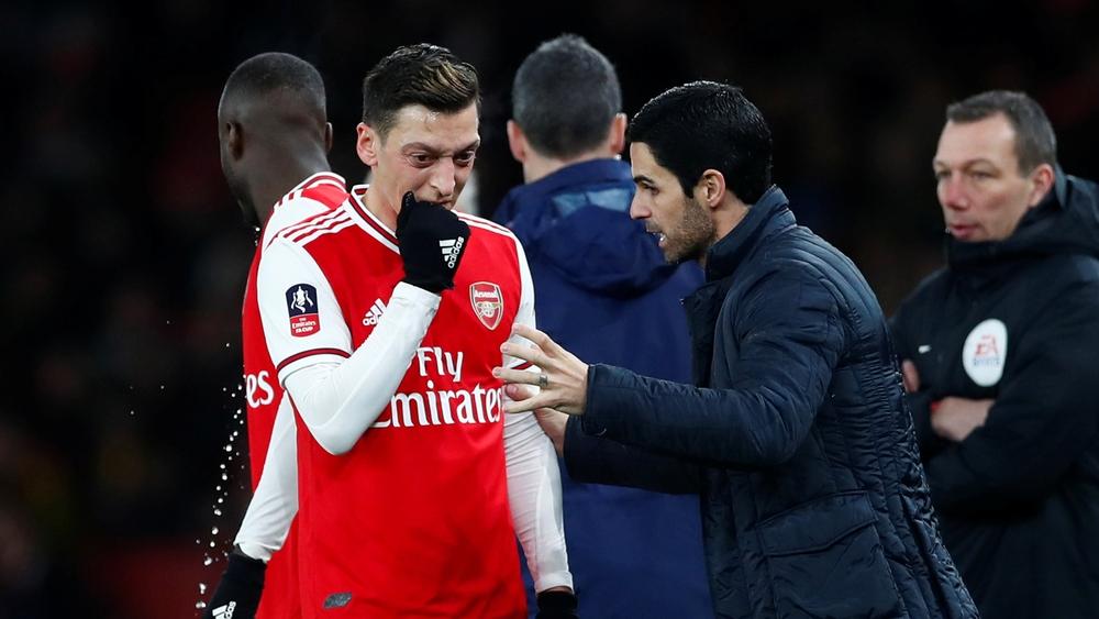 أرتيتا بعد استبعاد أوزيل من قائمة أرسنال في الدوري الإنجليزي: "لقد كنت واضحا وصريحا معه.. لا وجود لمشكل شخصي بيننا"