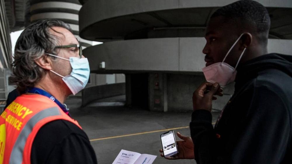 في موقف غريب.. لاعب مونشنغلادباخ "تورام" يُمنع من دخول ملعب "سان سيرو" ويضطر لاستخدام "غوغل" لإثبات هويته!