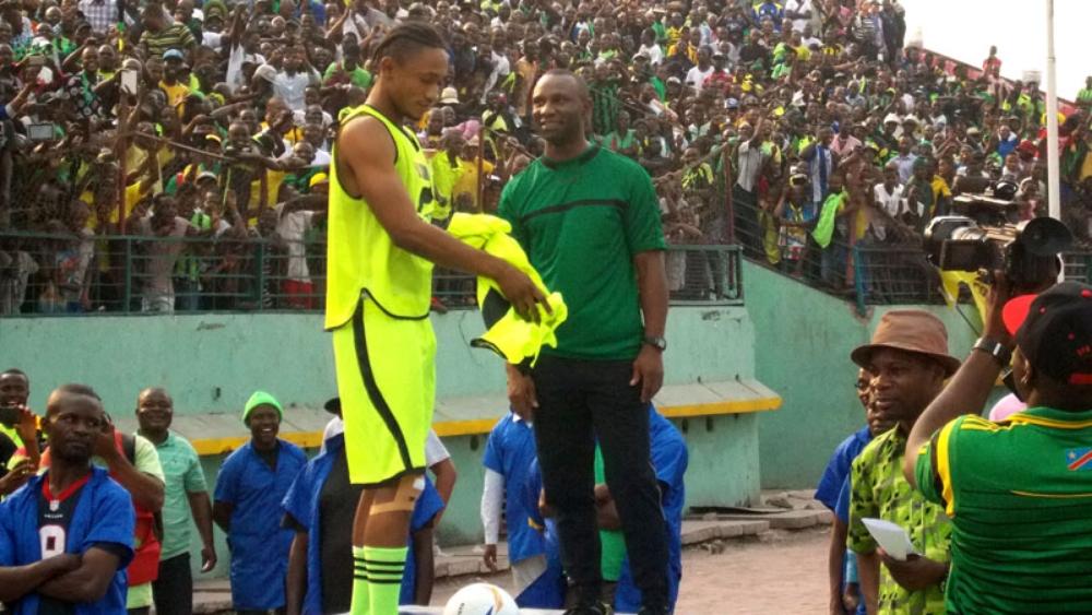 مدرب فيتا كلوب عن بانغالا المُنضم إلى الجيش الملكي: "إنه لاعب جيد.. والاحتياجات المالية تُحتِّم علينا فقدان أبرز أسمائنا"