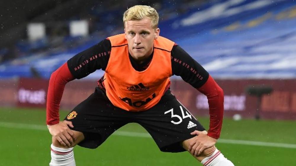 سولشاير يدافع عن إجلاس فان دي بيك على دكة البدلاء