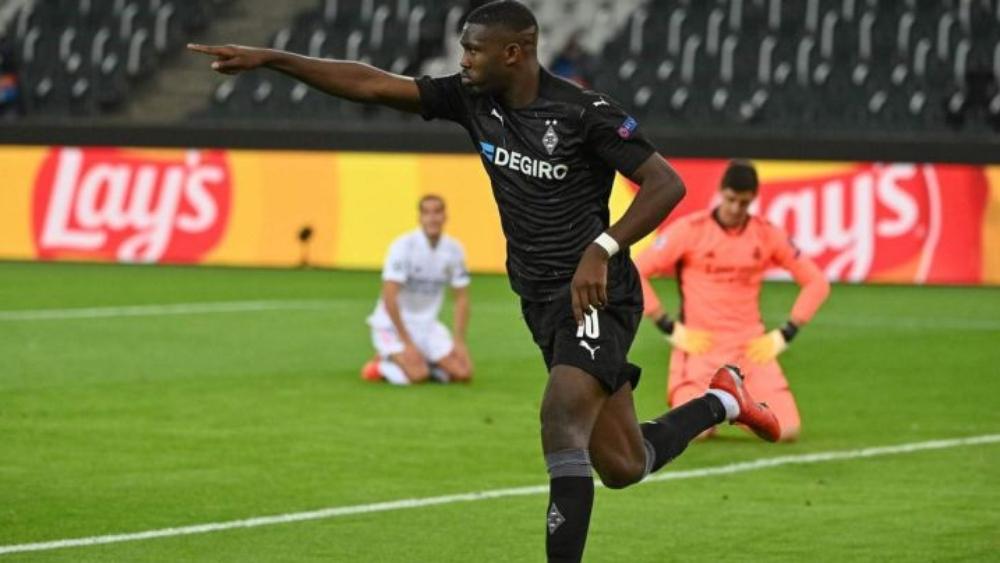 في الدقائق الأخيرة.. ريال مدريد ينقذ نفسه من خسارة أمام مونشينجلادباخ