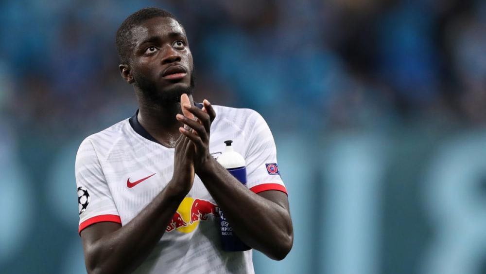 مانشستر يونايتد سيتحرك لضم مدافع لايبزيج "أوباميكانو"