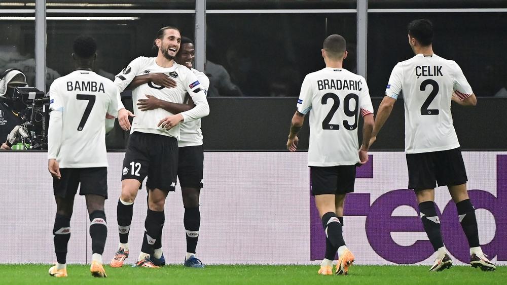 بـ"هاتريك" يوسف يازيسي.. ليل يحقق "المفاجأة" ويلحق أول هزيمة بميلان هذا الموسم