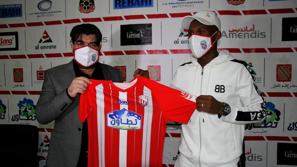 المغرب التطواني يُبرم رابع صفقاته ويضم المهاجم التنزاني عيد شيلوندا