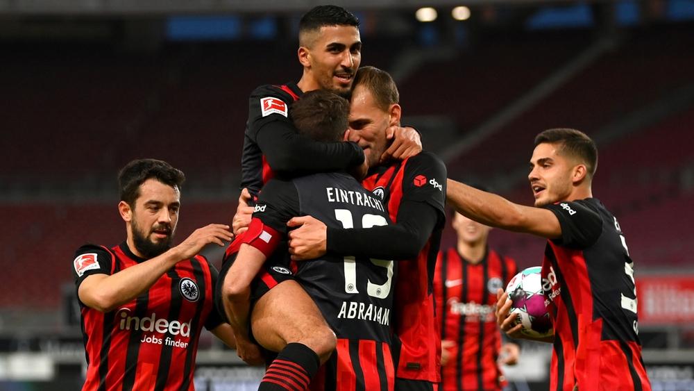 برقوق "البديل" يصنع هدفين ويساهم في نقطة ثمينة لآينتراخت فرانكفورت أمام شتوتغارت