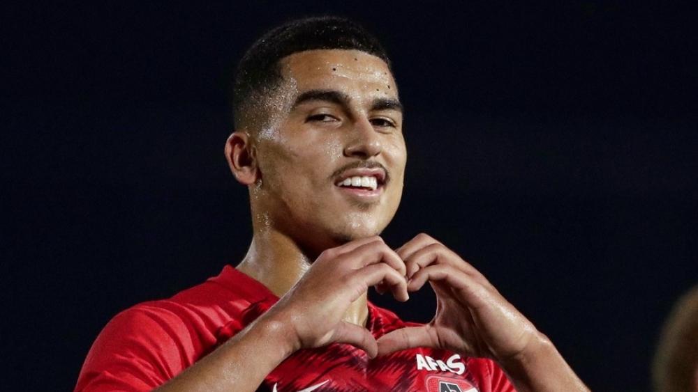 الجامعة تتوصل بموافقة "الفيفا" للسماح بمشاركة أبو خلال مع المنتخب المغربي