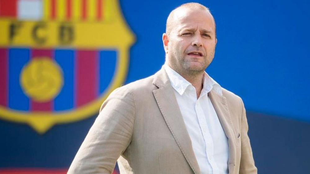 عضو في مجلس "بارتوميو" يرشح نفسه لرئاسة برشلونة