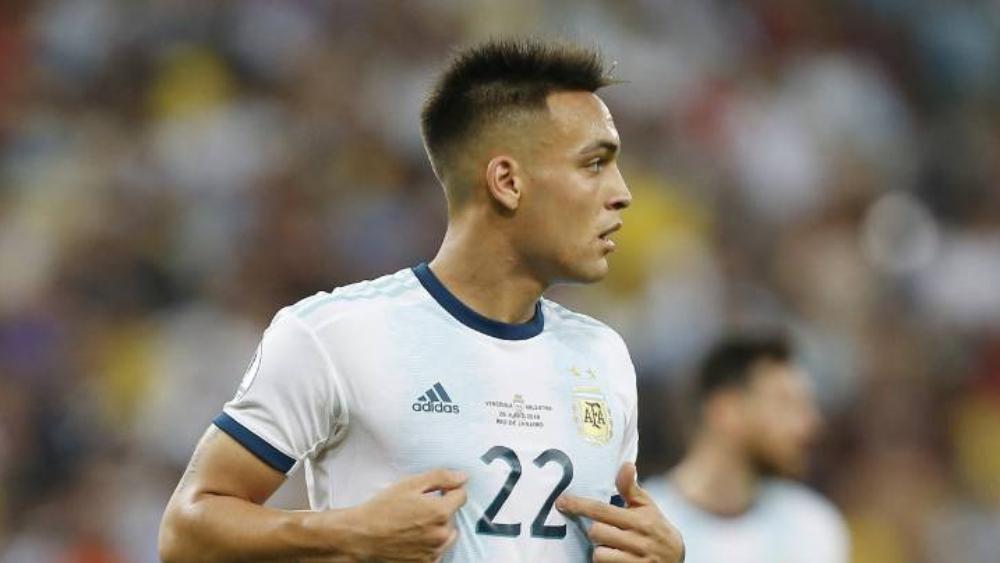 لاوتارو مارتينيز يخرج من حسابات منتخب الأرجنتين ضد باراجواي