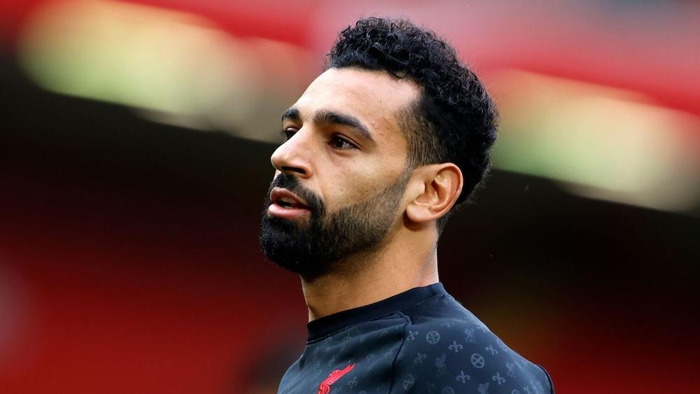 الوزير المصري يطمئن على محمد صلاح