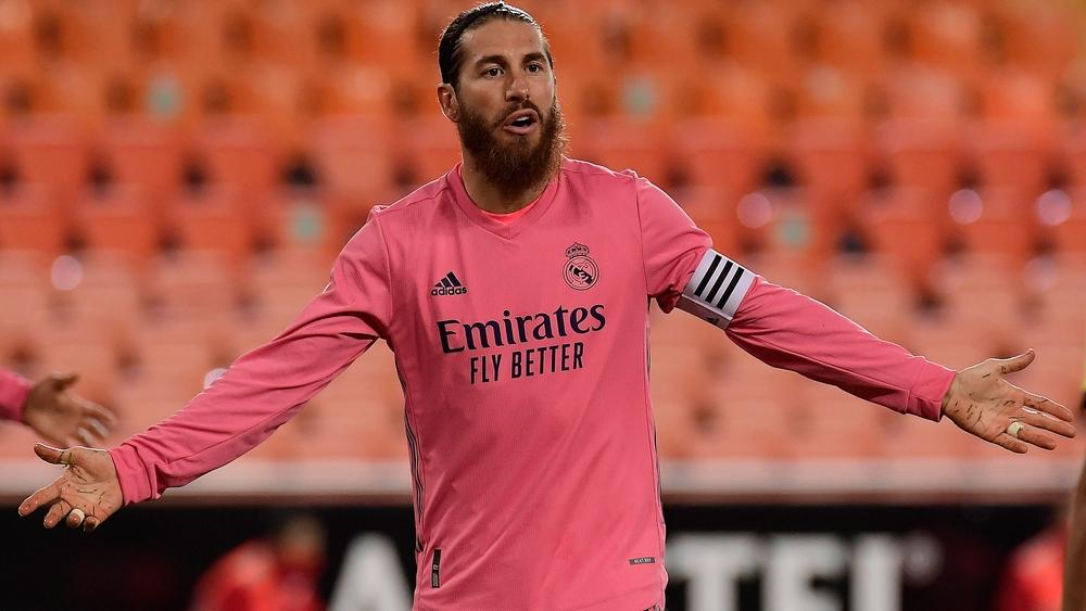 فلورنتينو بيريز يُلمح لعدم قدرة ريال مدريد على تجديد عقد راموس