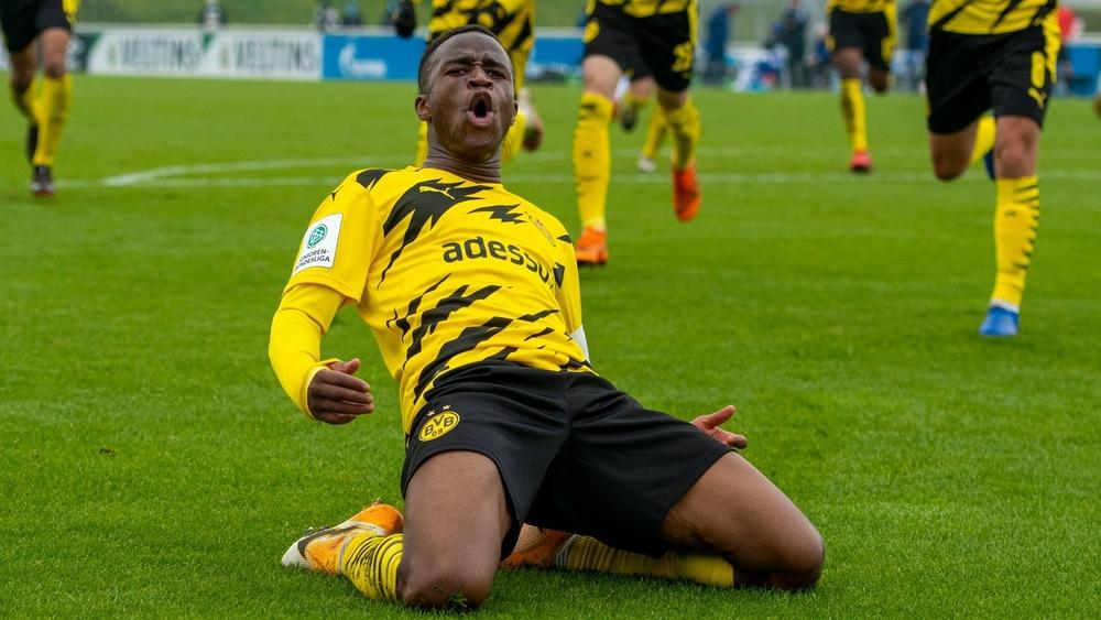 يوسوفا موكوكو... البالغ 15 عاما يتقاضى 6700 يورو أسبوعيا و9 ملايين يورو من "نايكي"!