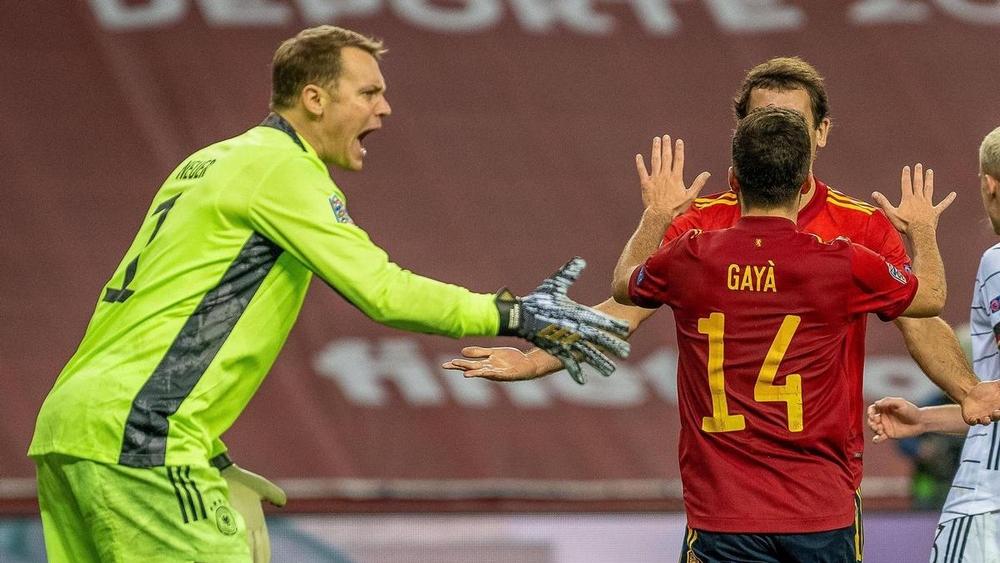 نوير: "منتخب ألمانيا فقد التواصل بين اللاعبين"