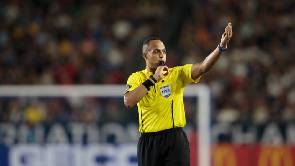 المغربي اسماعيل الفتح يُحرز جائزة أفضل حكم في أمريكا لسنة 2020