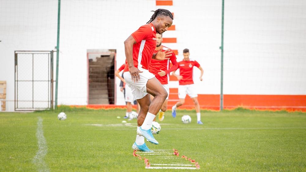 البنزرتي يريح لاعبيه عقب إلغاء ودية أولمبيك آسفي والفريق يعود للتداريب غدا الإثنين بـ"نسق مختلف"