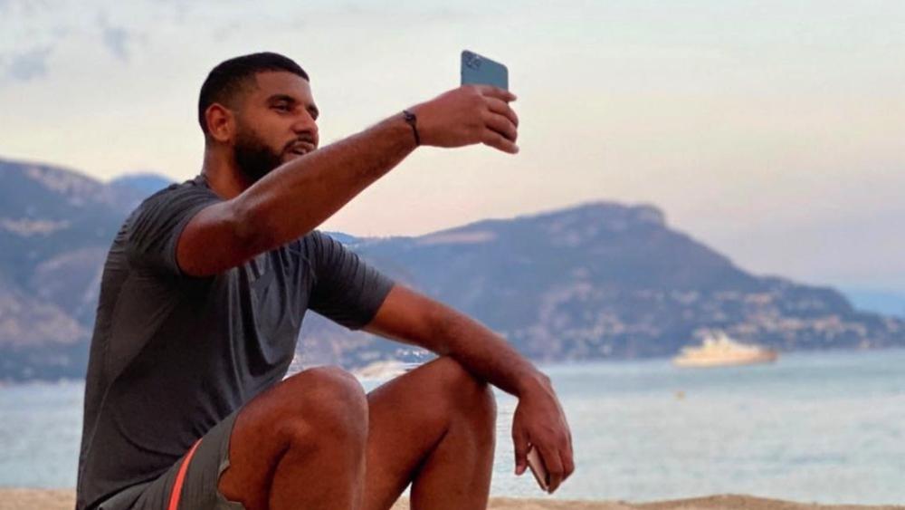 أيت بناصر مُلقى على الهَامِشِ داخل موناكو.. يتدرَّب وحيداً دون أية مشاركة هذا الموسم