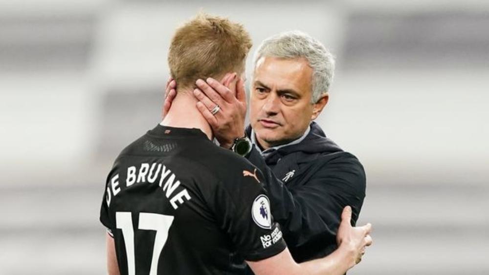 مورينهو يُخطِّط لِكبْحِ جِماح زياش وتضييق الخِناق عليه مُستلهما من تجربة تعطيل دي بروين