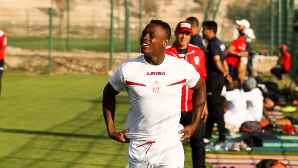 المهاجم جامع المرزوقي يوقع في كشوفات حسنية أكادير لثلاثة مواسم قادمة