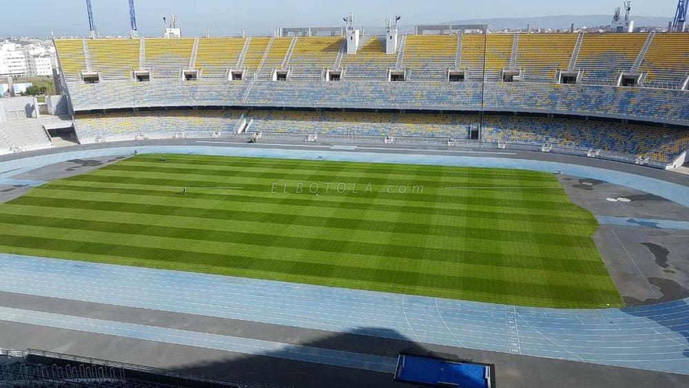 عملية إصلاح عشب "ملعب طنجة الكبير" تدخل مراحلها النهائية