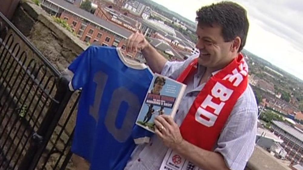 لاعب منتخب إنجلترا السابق: "قميص مارادونا ليس للبيع"