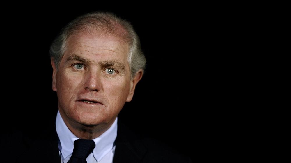 الرئيس الأسبق لريال مدريد يهاجم بيريز وميسي