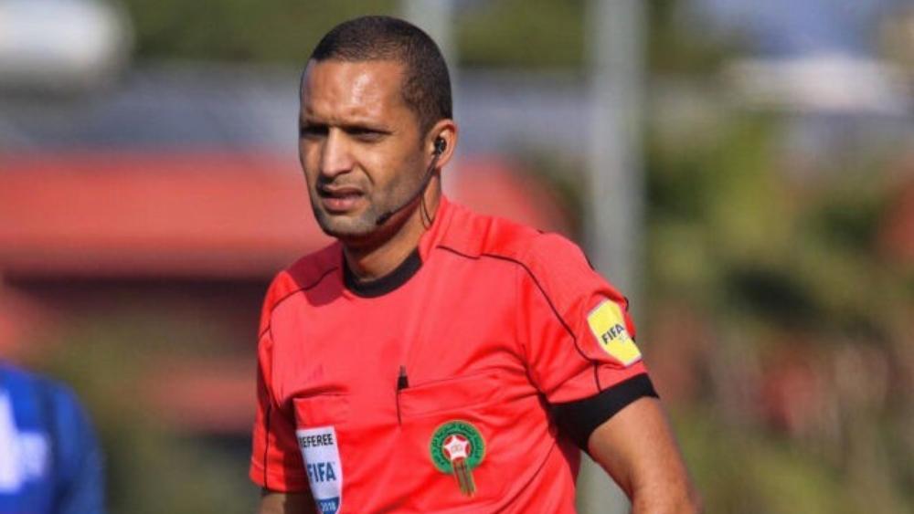 لإضفاء طابع "الاحترافية" على التحكيم.. الاتحاد الأفريقي يعلن تعاقده مع رضوان جيد و19 حكمًا آخر لمدة عام واحد