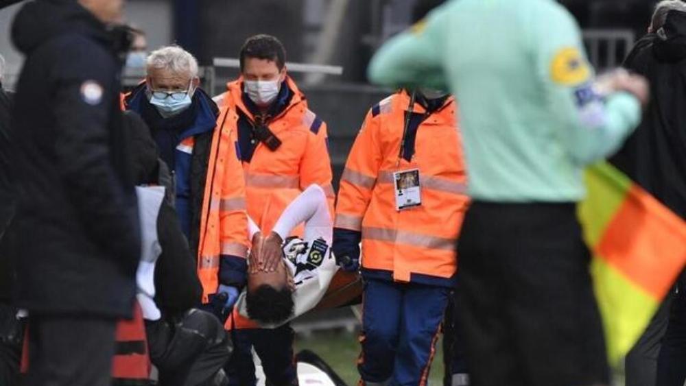 بوفال يسقط مجدداً ضحيةً للإصابة.. ومدربه: "يبدو أنها إصابة خطيرة"