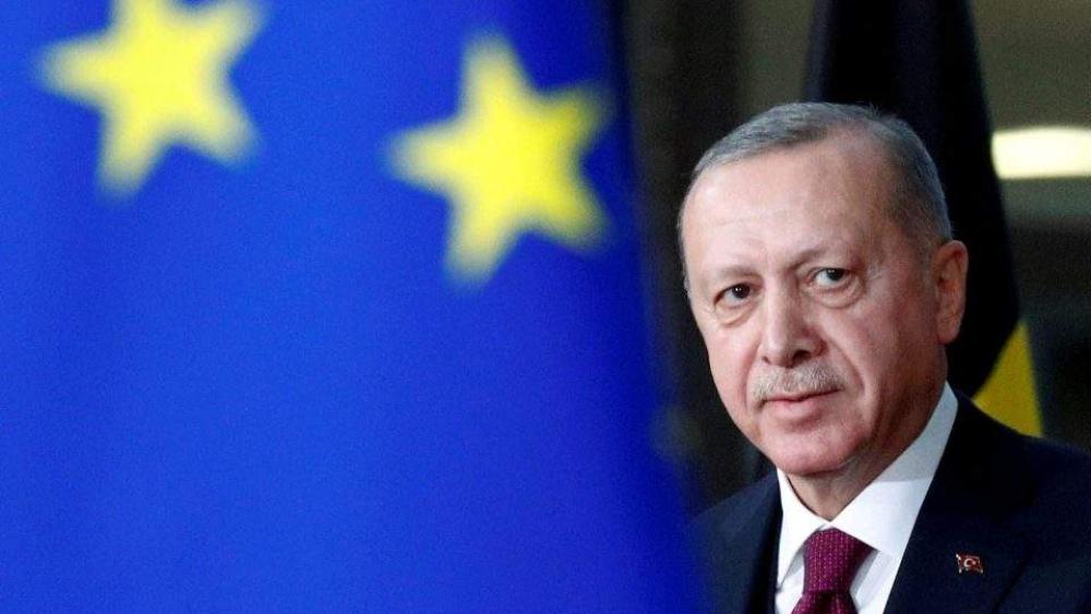 أردوغان: "أُدين بشدة العنصرية التي تعرض لها مساعد مدرب باشاك شهير"