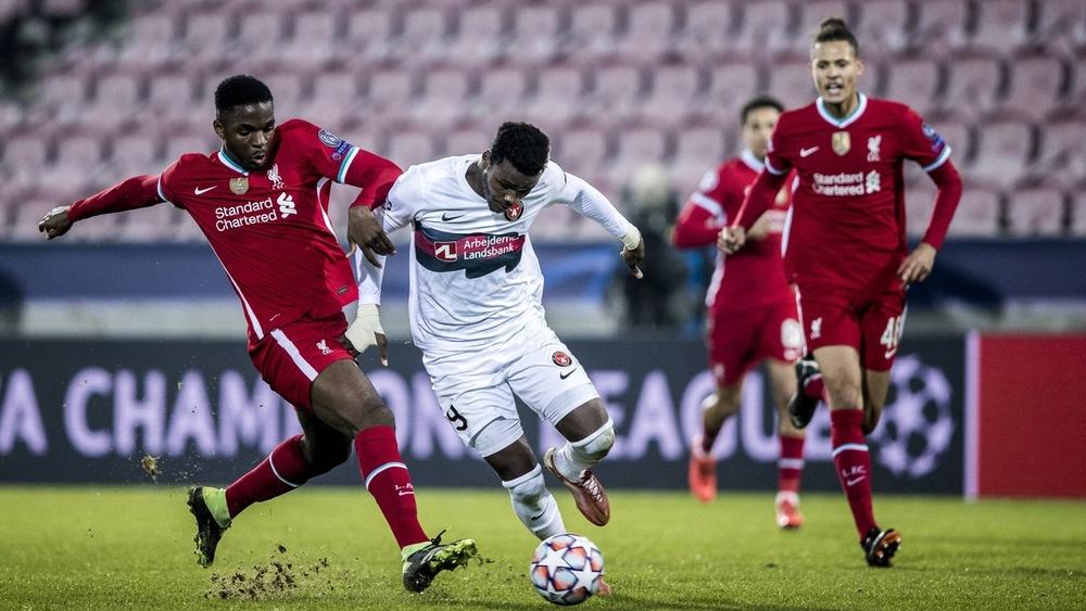 بعد أن كان جامعا للكرات ليلة "الريمونتادا" على برشلونة.. "كوميتيو" (18 سنة) يدخل تاريخ ليفربول في دوري الأبطال