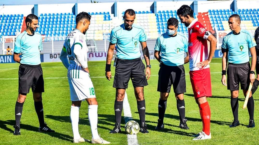 بعد يوم واحد من إدارته لمواجهة الوداد والدفاع الجديدي.. النحيح يقود مباراة الفتح والمولودية بعد إصابة عادل زوراق