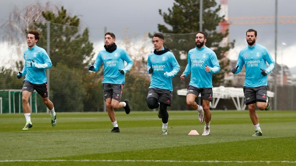 فالفيردي وكارفاخال على أعتاب المشاركة في "الديربي".. زيدان يستدعي 21 لاعبا لمواجهة أتلتيكو مدريد