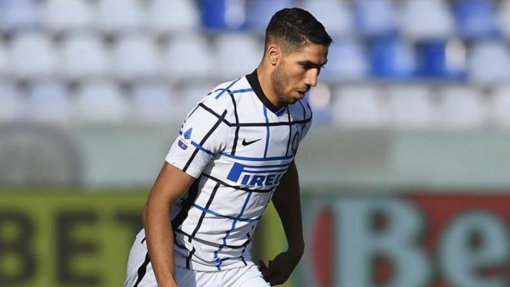 حكيمي يغادر الملعب مصابًا بعد مشاركته كبديل في انتصار الإنتر على كالياري