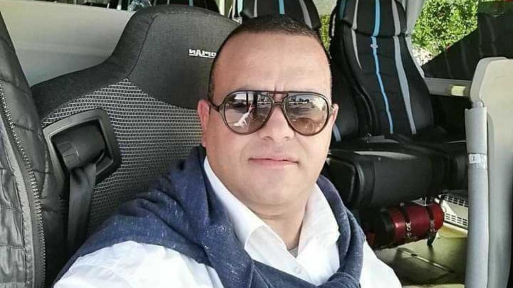 حافلة المولودية تحط بـ"دونور".. سائق الأمس حاضر ضِمن الرّكاب وشخص آخر خلف المِقْوَد