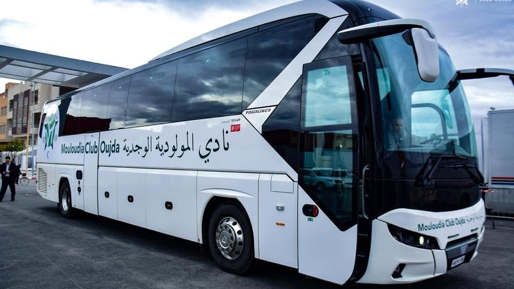 المولودية تعود إلى وجدة عبر الحافلة بعد السقوط أمام الرجاء بثلاثية