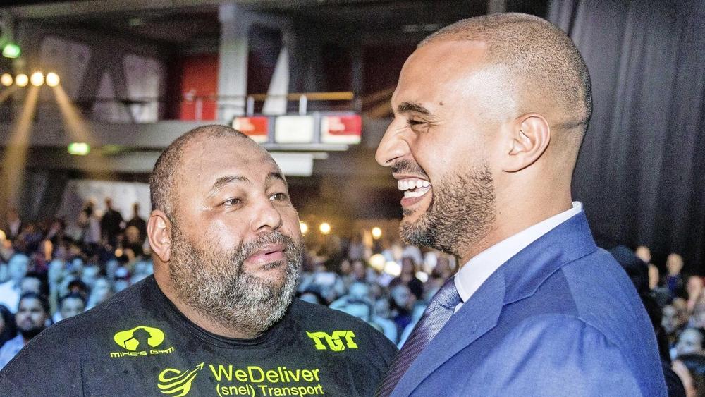 مدرب بدر هاري قبل هزيمته أمام أديغبويي: "بينجامين ليس في مستوانا.. سنخوض النزال بهدف إسقاطه بالضربة القاضية"