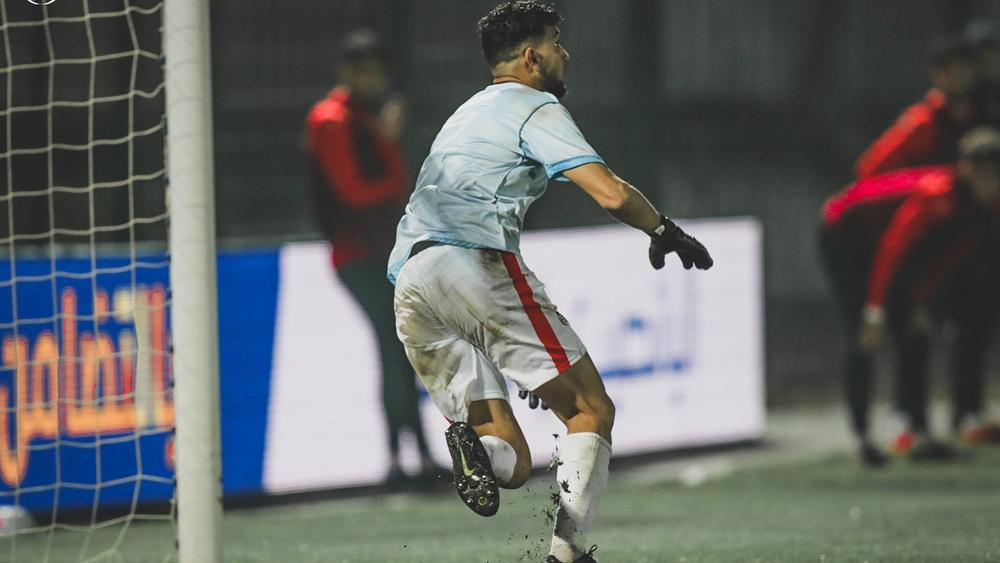 أنس باش لـ"البطولة": "مدرب الحراس وجّهني من خلف الشّباك وحاولت إنقاذ مرمى الفريق رغم عدم شغلي لمركز حراسة المرمى في الماضي"