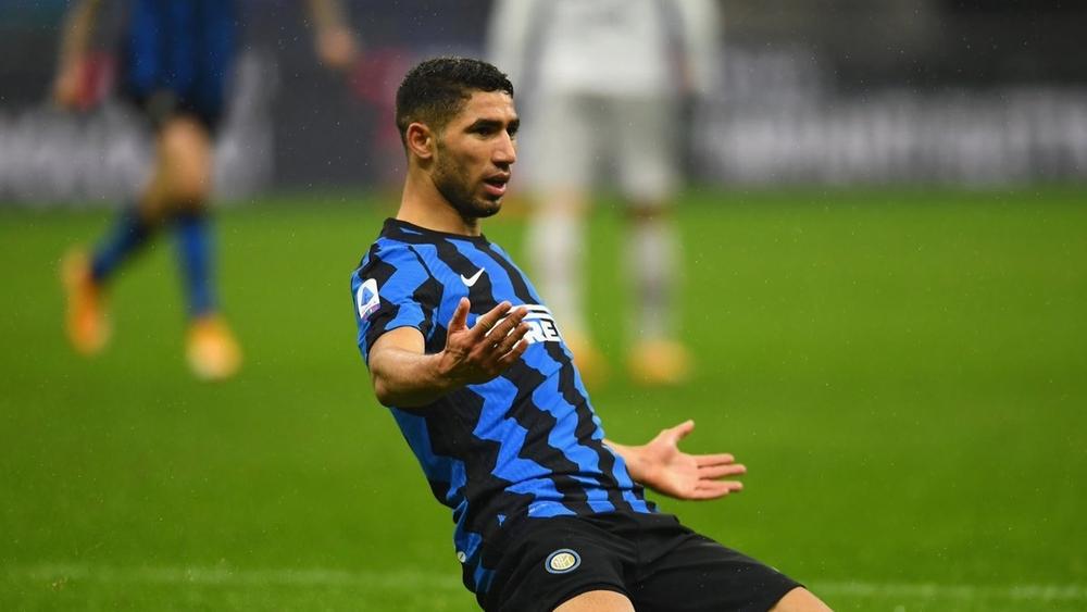 "لاغازيتا" الإيطالية: "الإنتر يستمتع بحكيمي وريال مدريد يأكل يديْه ندماً على تسريحه"