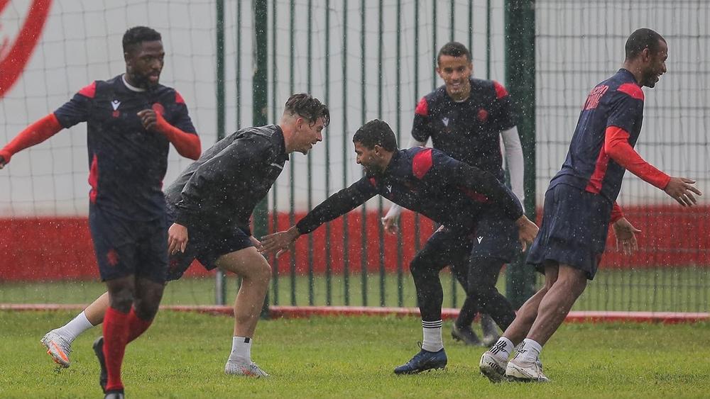 إدارة الوداد تجري اجتماعا مع ممثلي "الكاف" للبتِّ في مصير مواجهة فريقها أمام الملعب المالي